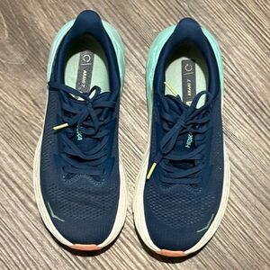 HOKA WOMEN'S ARAHI 7 RUNNING SHOE